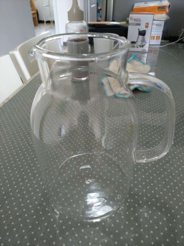 不错,晶莹剔透的,感觉还不错?容量很大,夏天用比较合适~