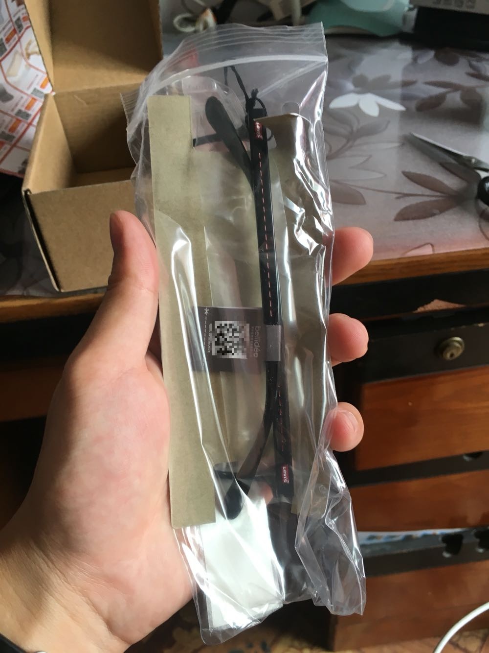感觉还不错,学生用是最好的,不怕摔不怕碰。