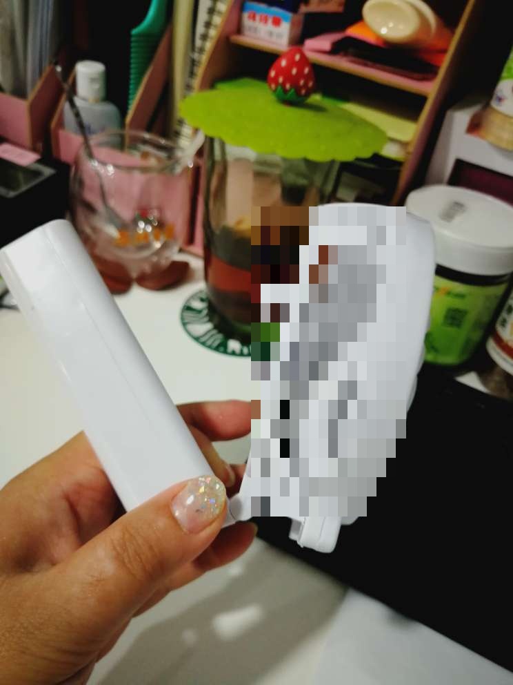 小风扇很有用,这回地铁里再也不怕热了。一个夏天地铁上班时都跟蒸笼一样,总是说空调故障,坏了你倒是修了。幸好我现在有这个神器了?