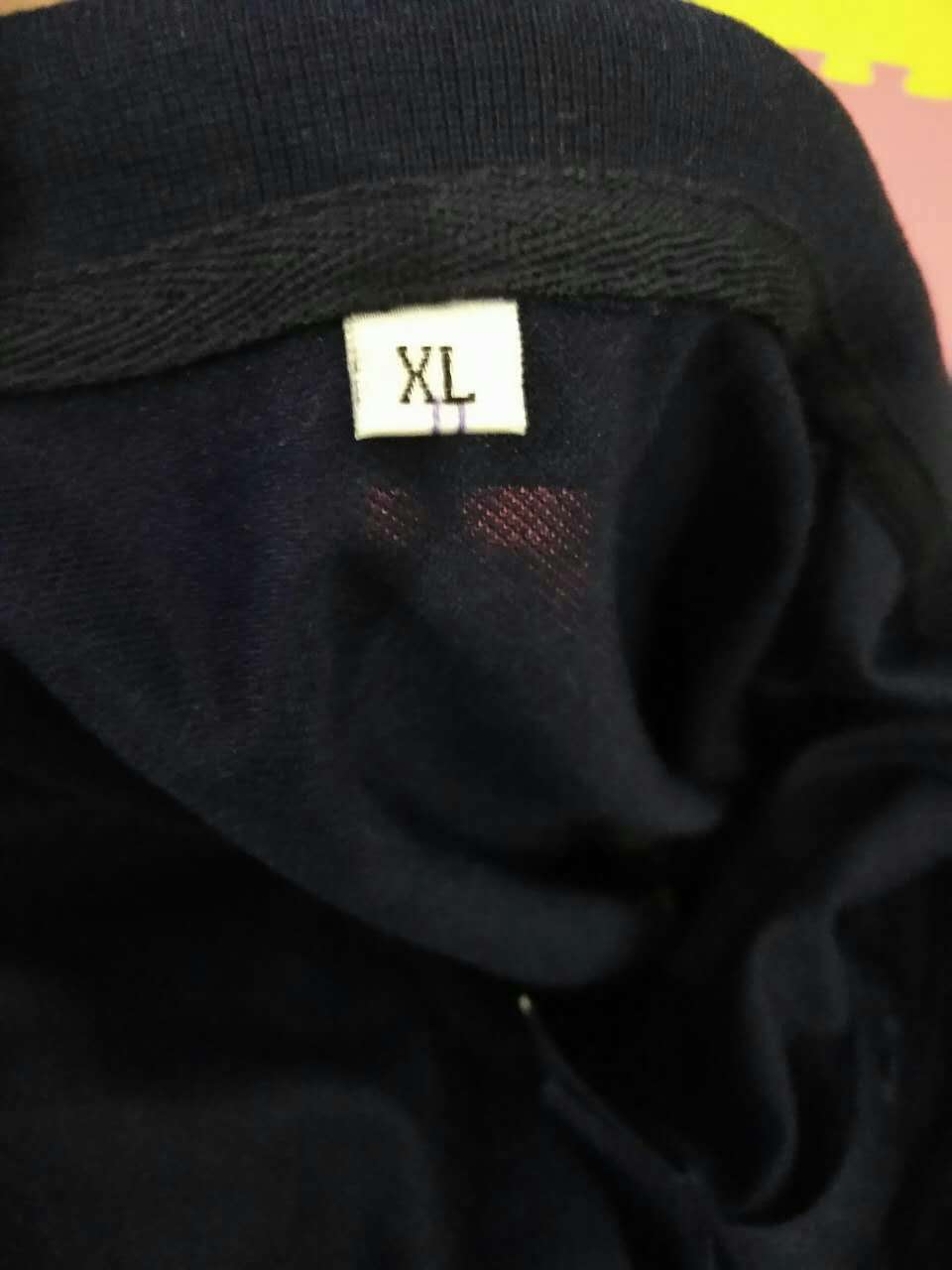 质量很差很差 跟以前买的同品牌衣服差太多了 连领标都没有 地摊货的质量