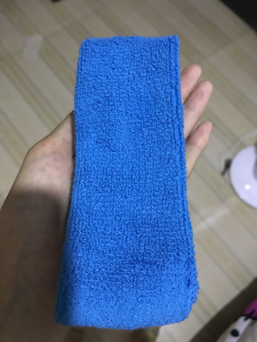 颜色不是图片上的那个,东西一般吧,有点扎人,不是很舒服