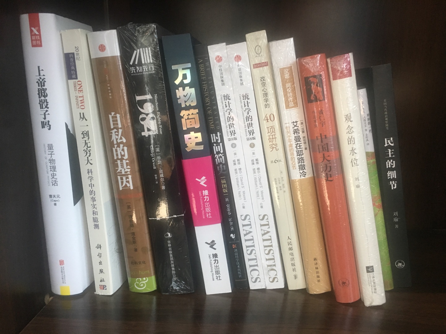 购书选,每年几次活动都是上千原价的书往家里买。活动给力。物流真心快。可惜有些书没货了。有些书上调价格。不过还是比其他地方便宜。