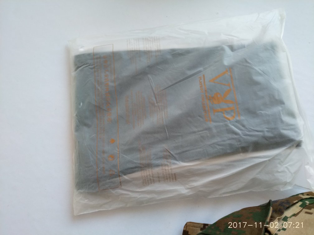 商品和描述的一样,裤子是弹性的,就是我买小了,目前还在申请售后换号