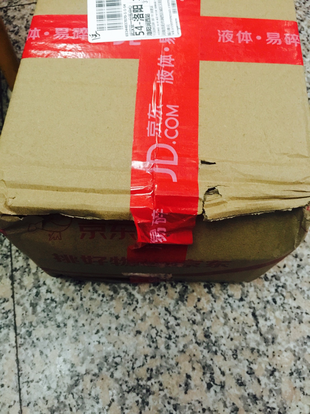 收到货物外包装变形里面空气滤芯完好空气滤芯产地江苏,一面颜色深一面颜浅,拆开包装有异味空气滤芯本身不知道因为没拆封,满减买的,等换上再追评