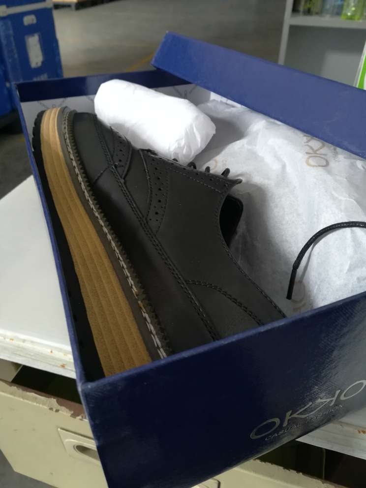 商品符合,就是胶味较大,不知耐穿否,总体还可以。过段时间再追平