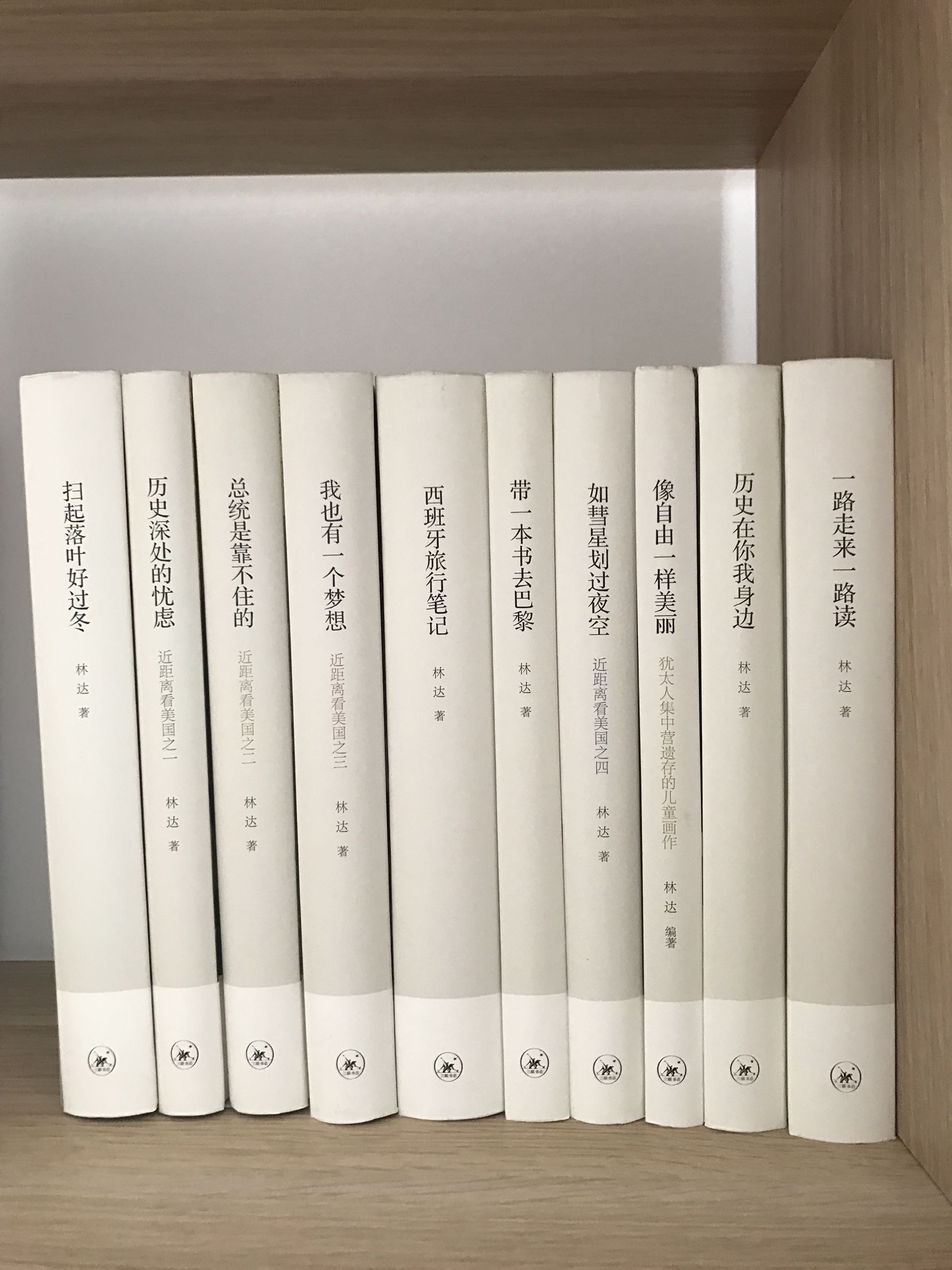 上述评价我依然坚持,但书看了一半发现有错别字,这肯定是校勘时出的错,如“处”错印成“外”;“行”错印成“性”等,多是形近字或音近字。这是纪念王小波逝世二十周年纪念版的啊,就这么粗心?!!不能理解!有感于此,特来追加差评。