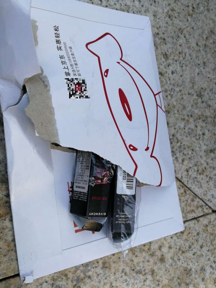 很少评非五星,这两支好歹六七百块钱,包装就一个信封,盒子压的稀巴烂,叫我怎么拿得出手