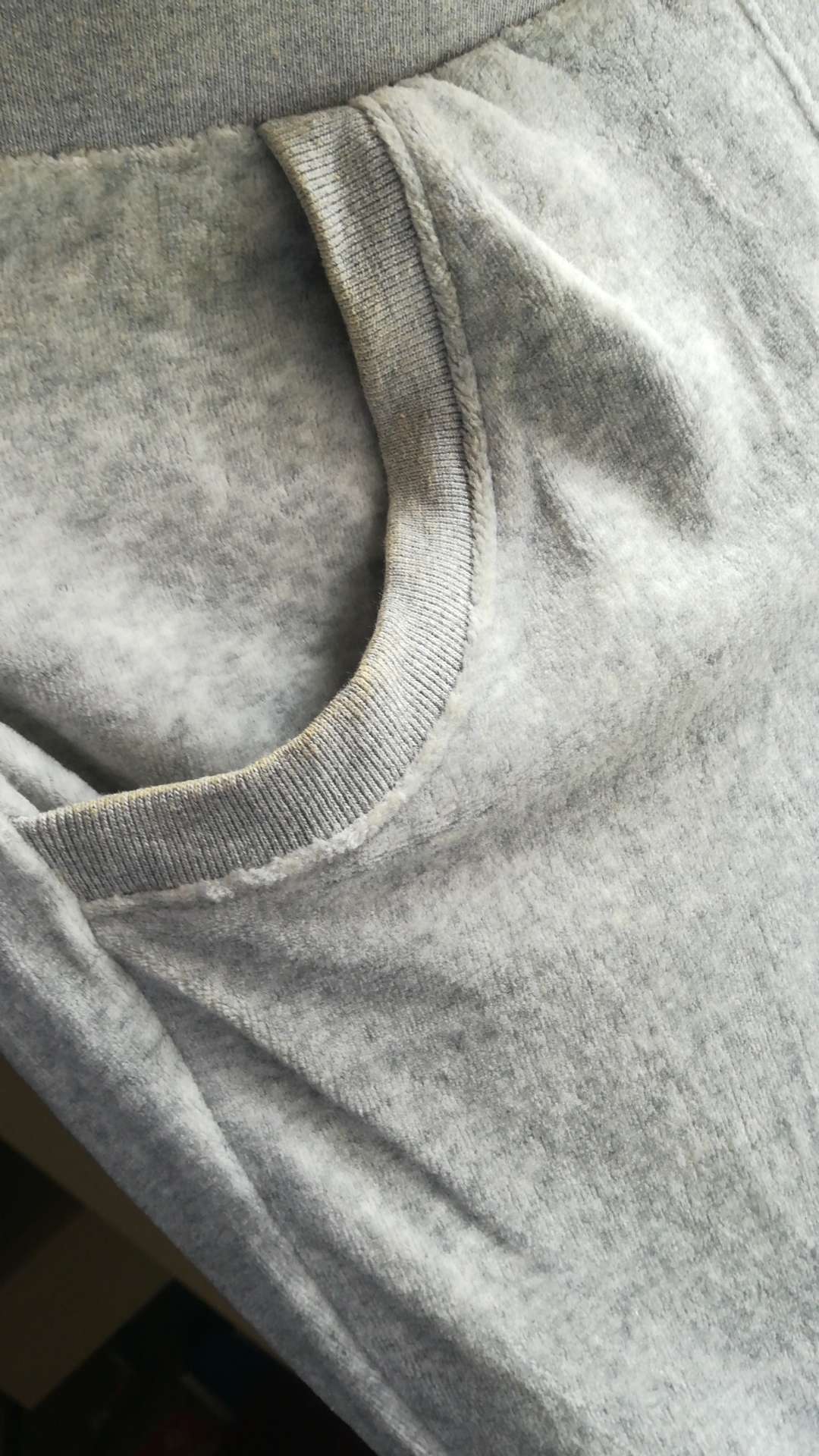 洗了后晒干怎么成这个色了??是我没晾对吗?也没有太阳啊!!!!