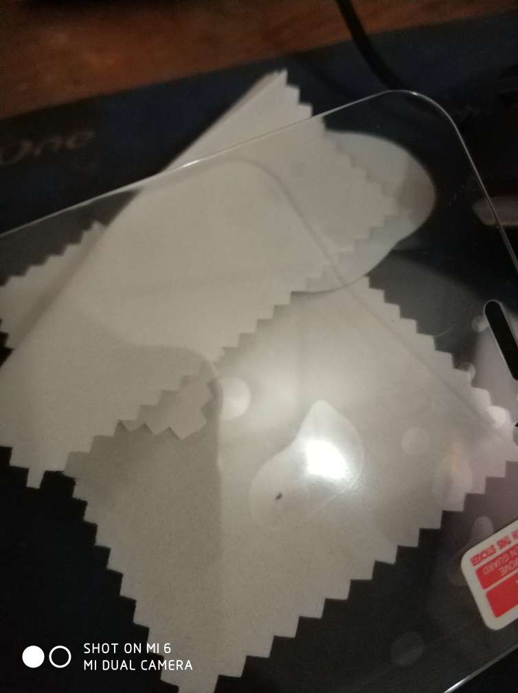 什么破玩意儿有白边不说 还有脏东西最失败的一次购物!还特贵!