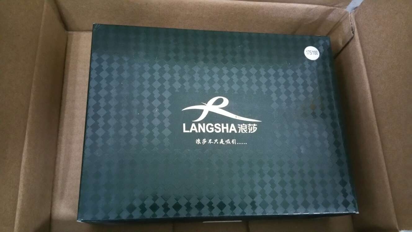 包装结实,物流快速。大小合适,面料不错。质量很好。