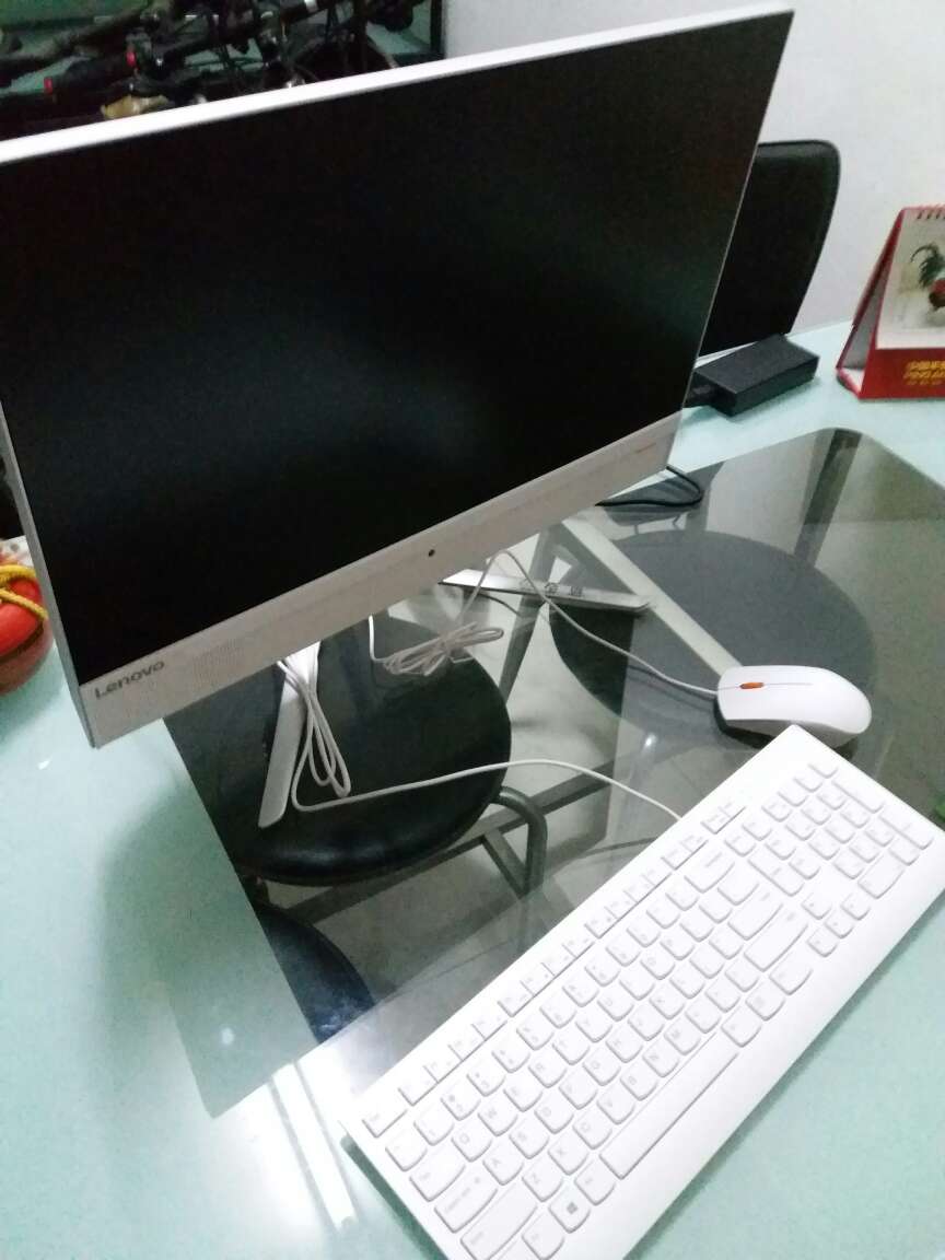 没想到台风还是没影响送货的时间,按时就到,为快递哥点个赞,试了挺好的,很好看很满意。