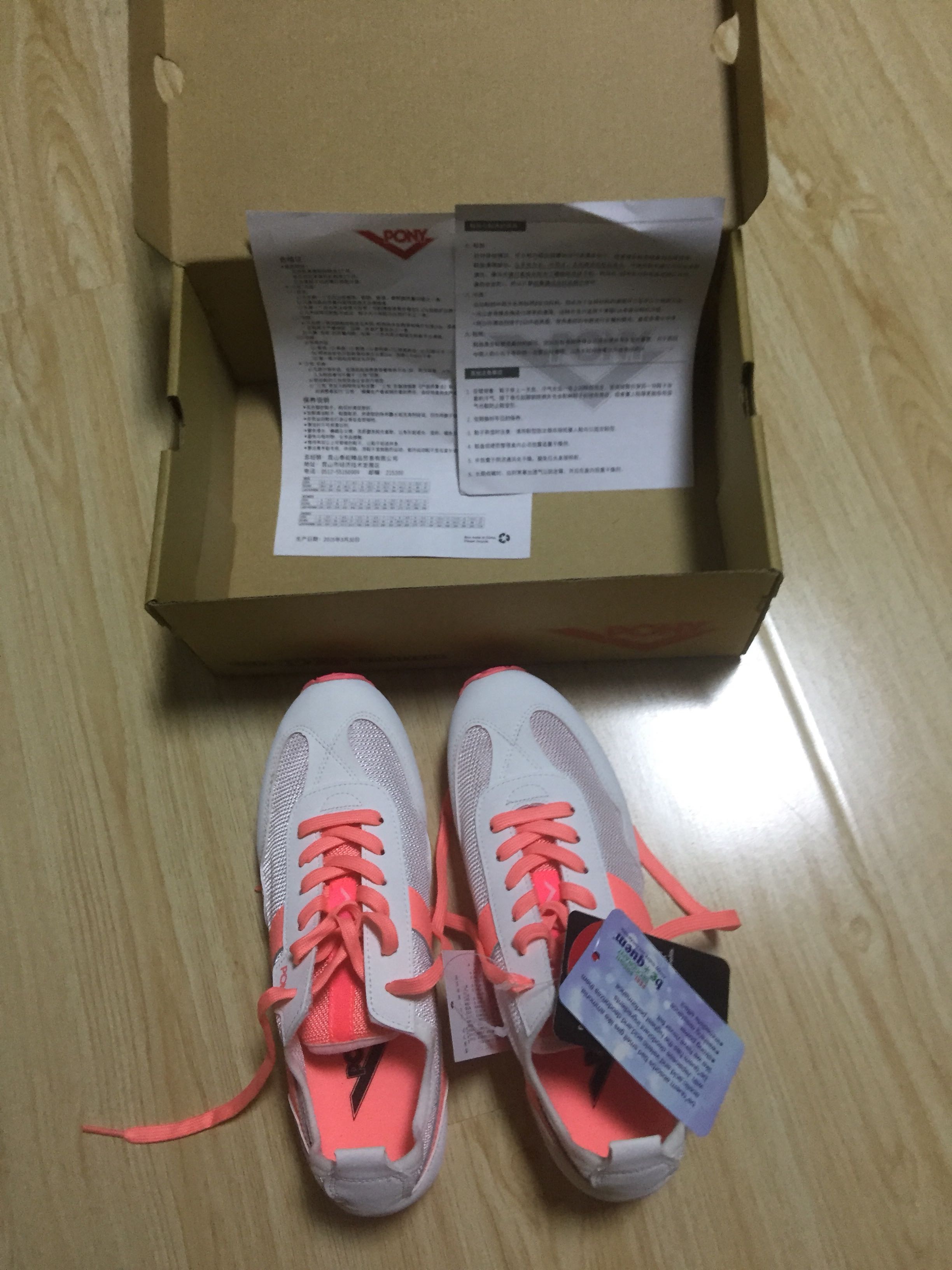59元购买不错,台湾产的,小孩很喜欢。鞋子很轻,网眼适合夏天、初秋穿,满意!