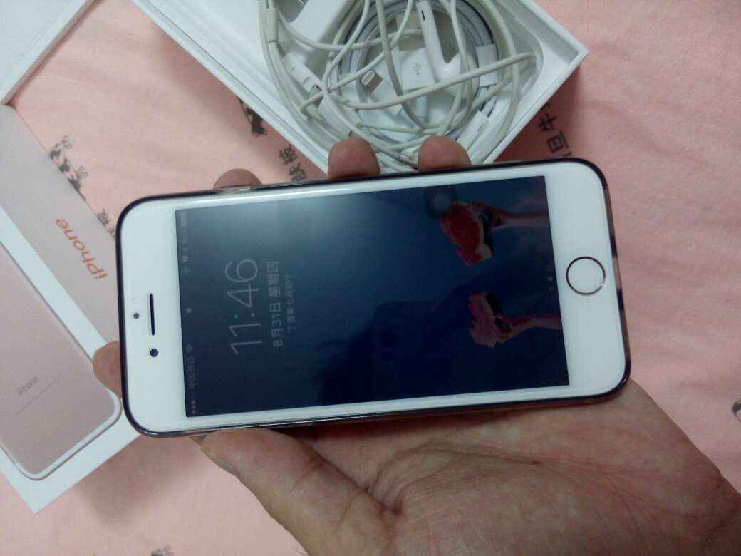 一坨... 厚得很 灰都聚在没有保护处 显示模糊 不是高清 太烂了 没有负5分么