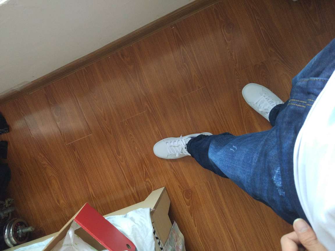 嘛99块钱买到特步板鞋冲着价格我还能多说什么(ー_ー)!!鞋型一般般,全新的,大小还好