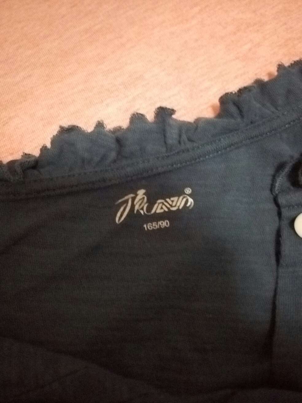 摸起来很舒服,穿起来也凉快~确实是纯棉的~