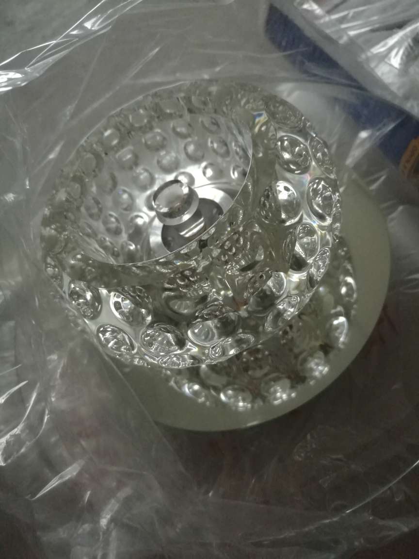 周围那个圆玻璃片是普通玻璃,总体来说还可以。