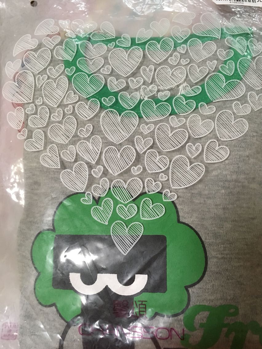 衣服不错就是买的有些大,可以放到明年穿了
