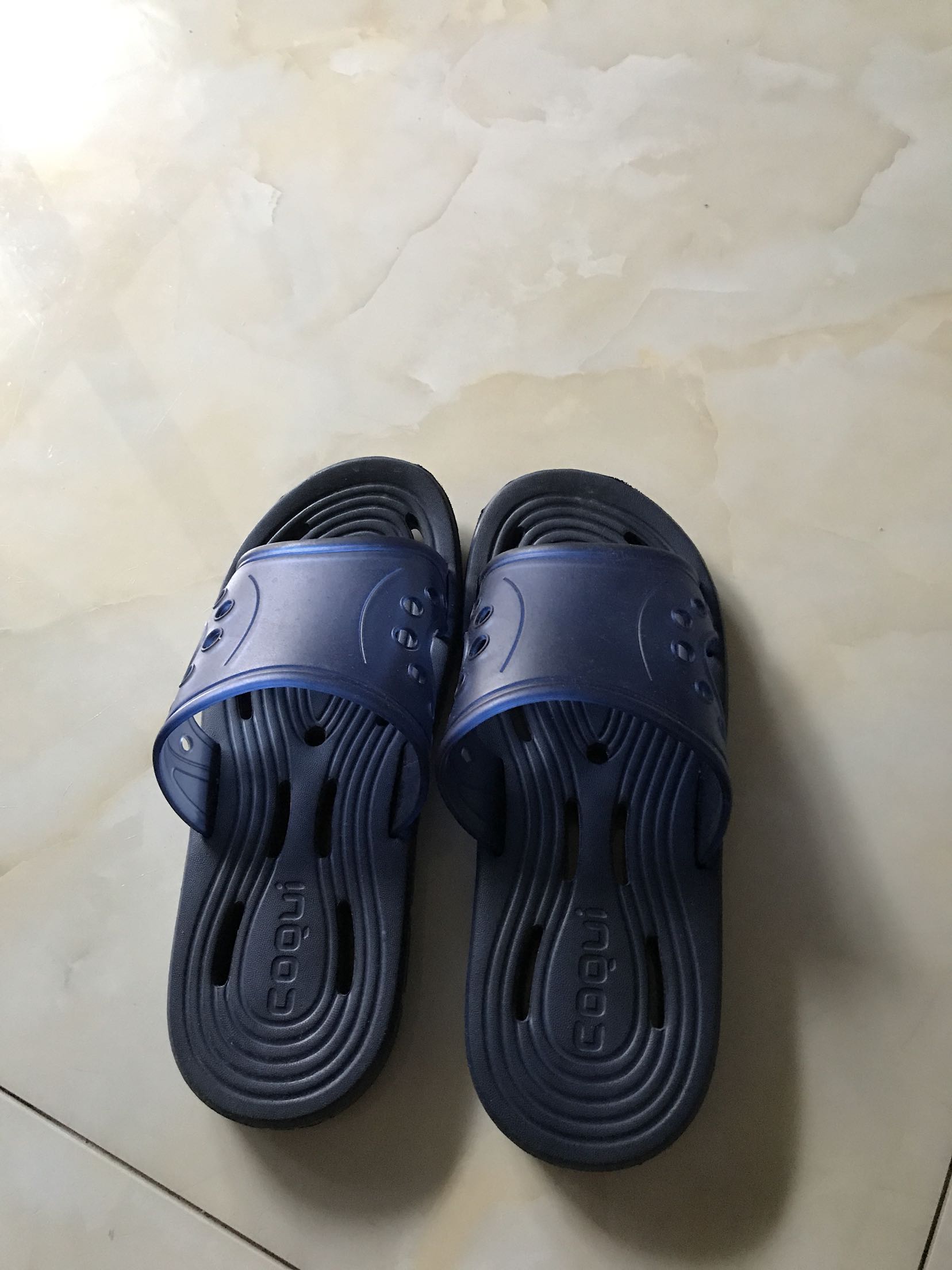 比较满意的一次购物体验,老婆买了几种鞋子挑了好久,这个是比较满意的一次,会继续购买。