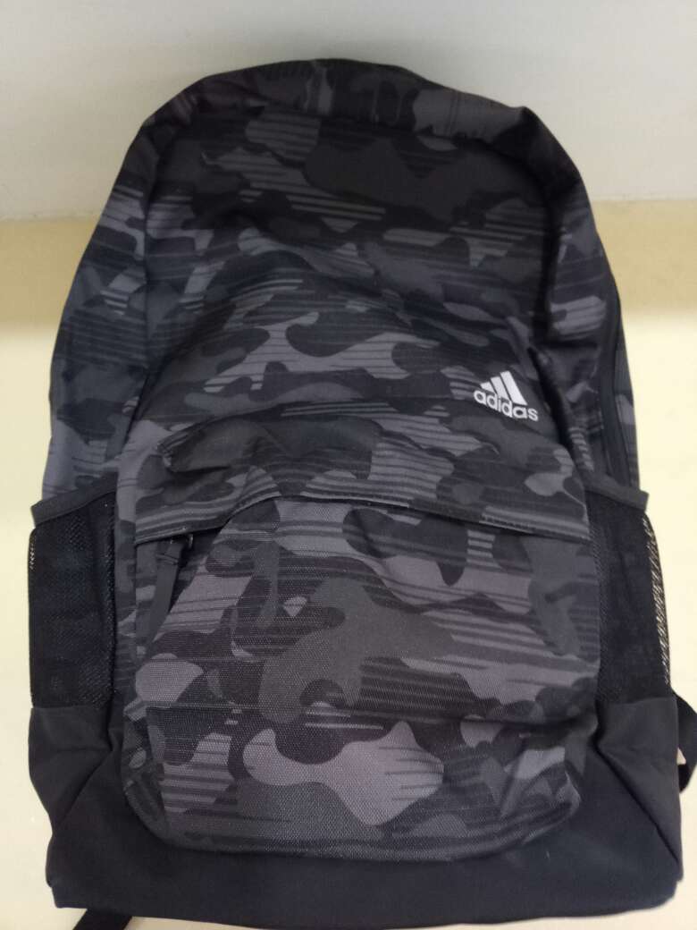 东西是正品,不过有点小,适合休闲,材质有点薄,这个牌子和价位已经可以了。
