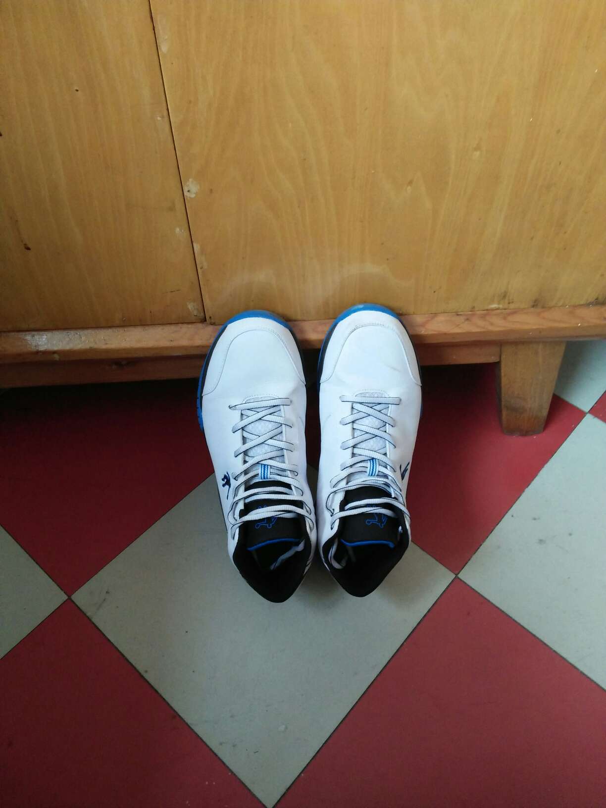 很不错,耐磨的鞋底,实战完毕OK
