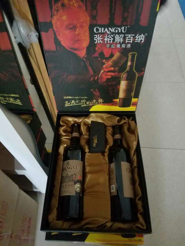 第一次买这样的酒,小瓶的,还没有喝,应该会不错吧!