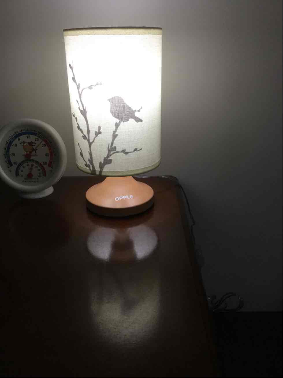 非常好看,很适合卧室使用