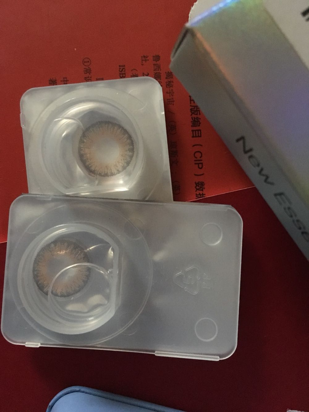 玛瑙颜色适中,很素颜,也很显眼睛大,特别棒,关键价格超级合适
