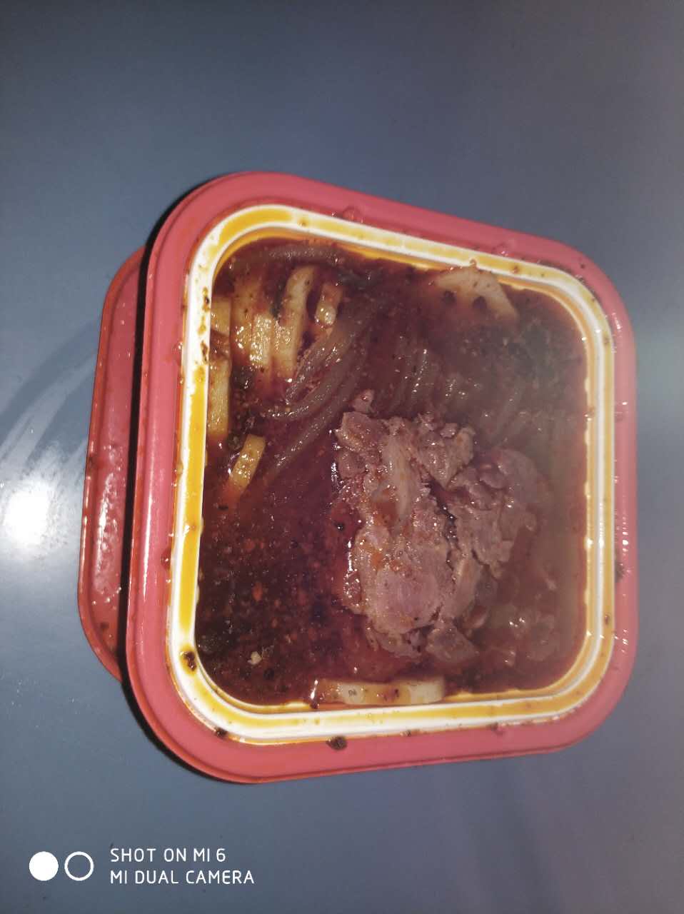 面条很Q弹,莲藕很脆,还有海带,够辣够麻,吃的真爽,最赞就是牛肉了,很足,味道非常好,不错。