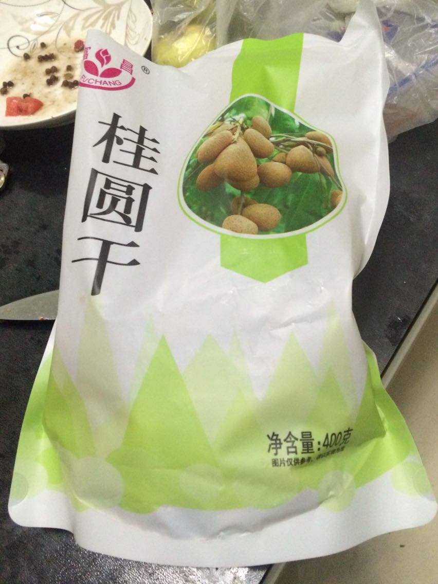 桂圆质量一般,有些特别干,有些又比较湿,很不一样,感觉不是一批货,怀疑是陈货和新货掺合在一起的。送货快,快递小哥认真负责。