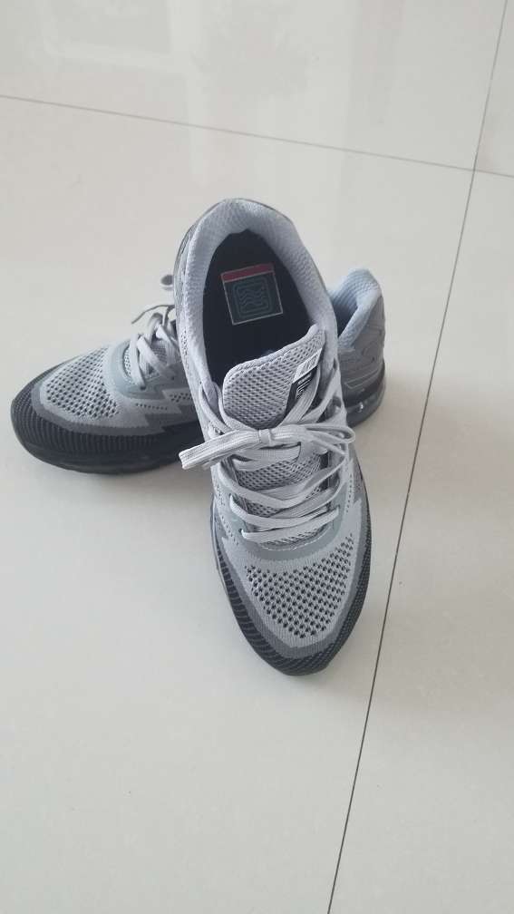 鞋子不错,挺喜欢的