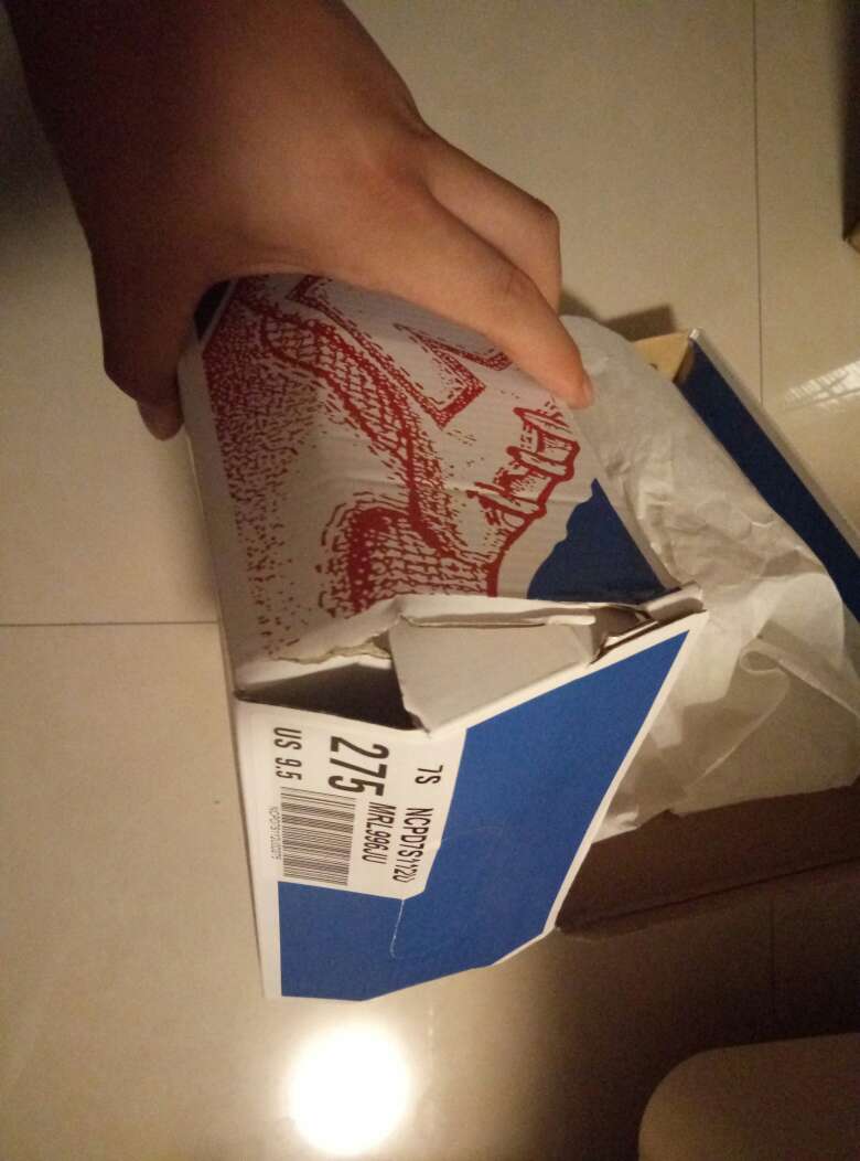 才穿了不到一个月就开胶了,假货,千万别买