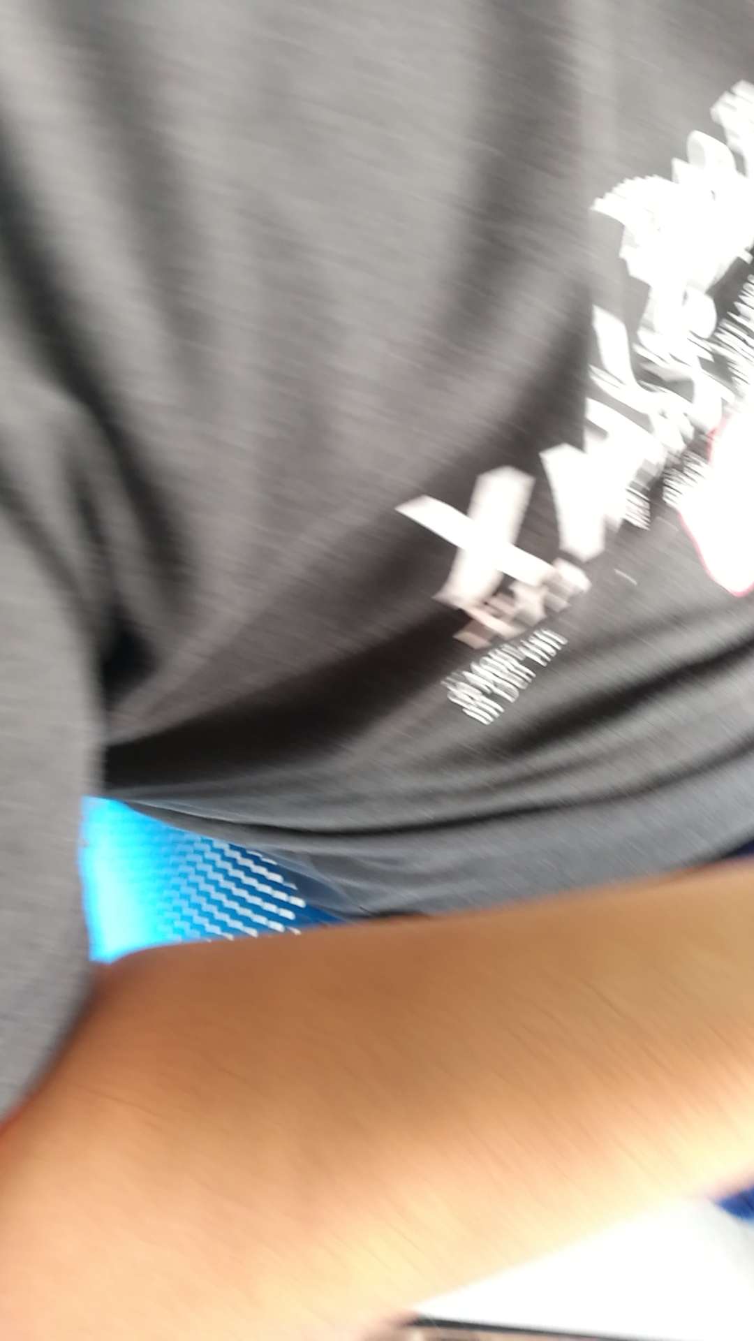 质量可以 但是有点热 还不错吧总体
