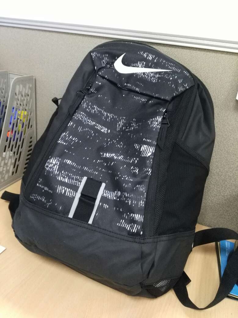 包很小,质量一般,不值!