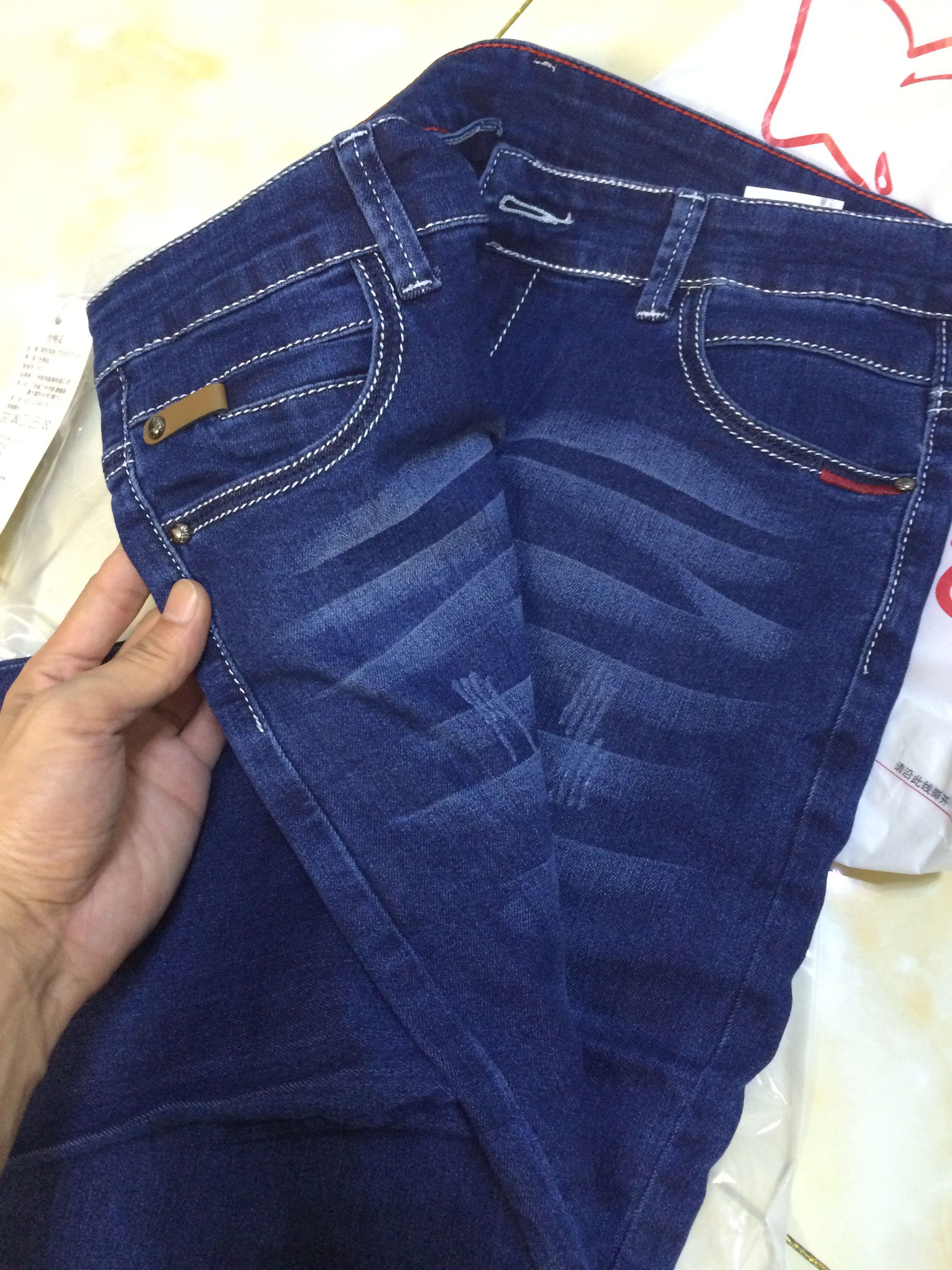 不错,物美价廉。到货穿着短了点,申请的售后换货。客服服务非常到位,带新品送来顺便取走。非常好的服务。
