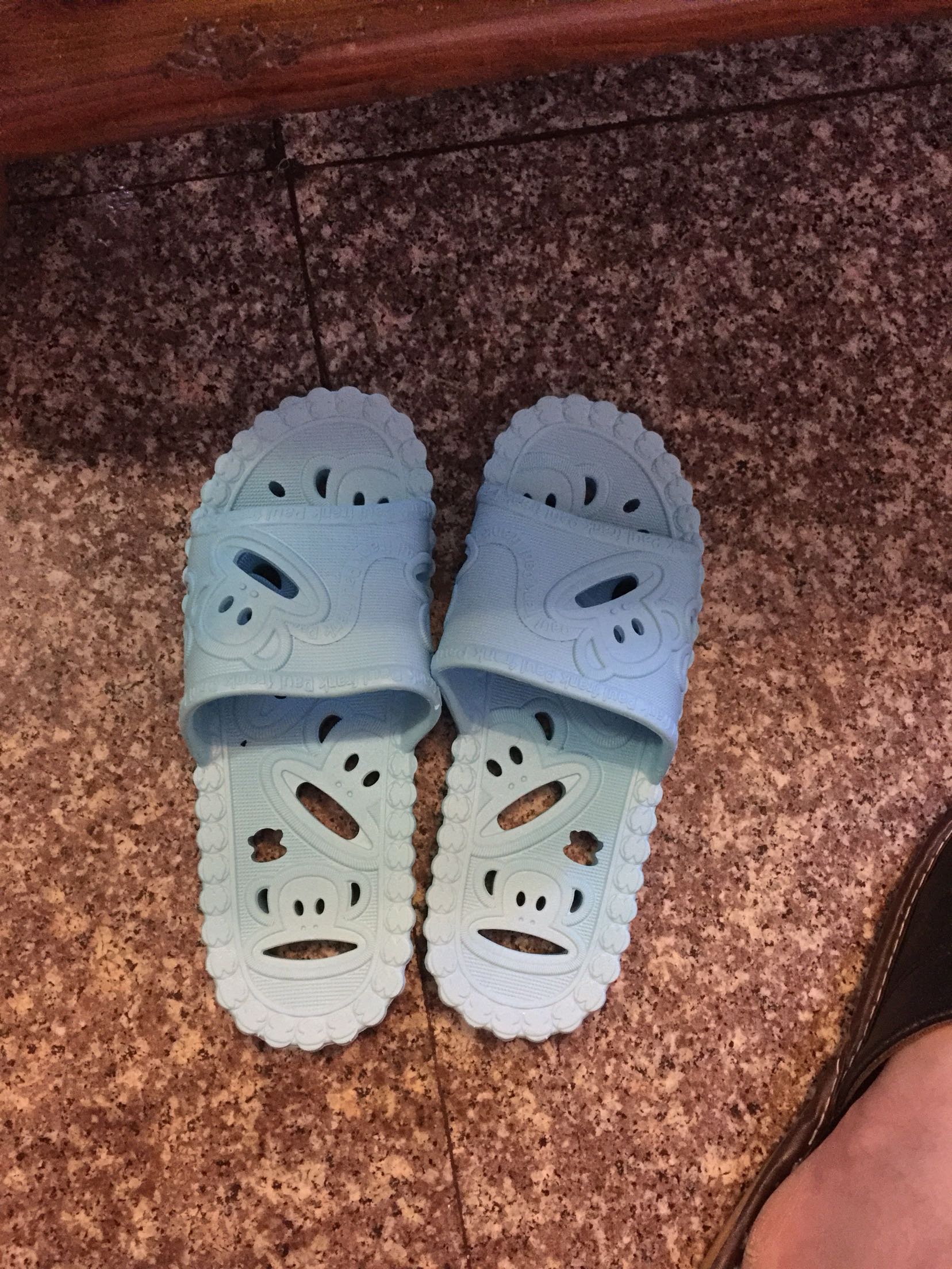 好看,就是硬了点!