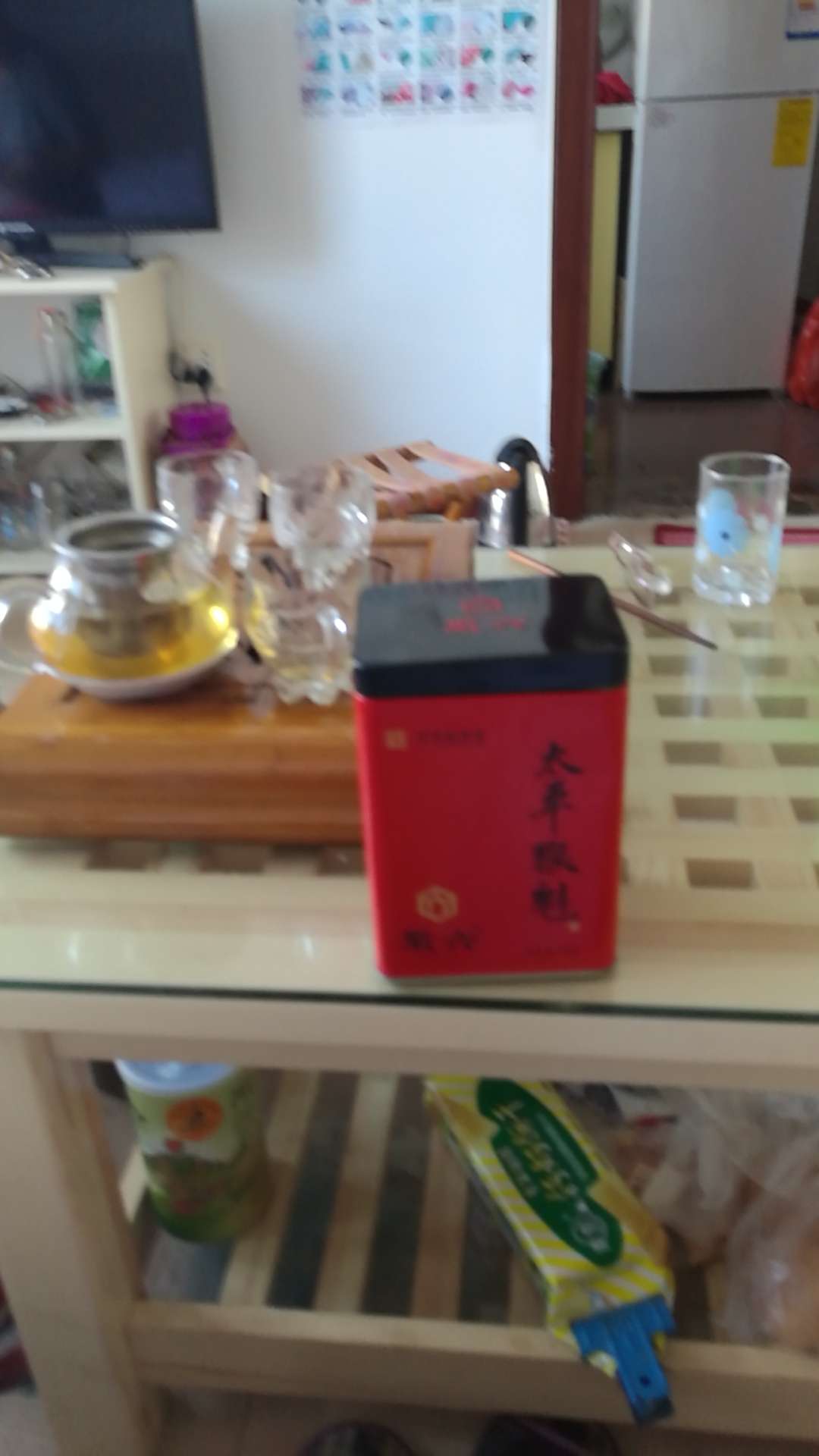 昨天拍的,今天早上就到了,给个好评!茶叶吗包装一般,第一次喝太平猴魁,原来一直是狮峰龙井,可能是因为水的原因(单位里就是自来水加热)没感觉出回甘,香气也不是很大,回家换水再试试吧,总体就这个价格还行吧。