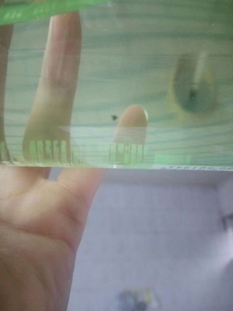 第一次购买,收到瓶里面有一个黑色的东西,打开味道不喜欢,不想用