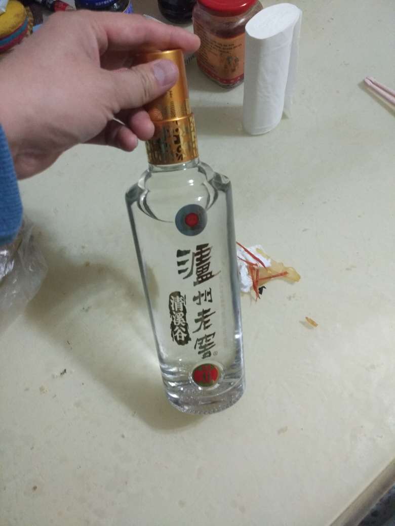 酒不错,价格一般吧,老丈人爱喝泸州老窖,比头曲差点,比二曲强点!