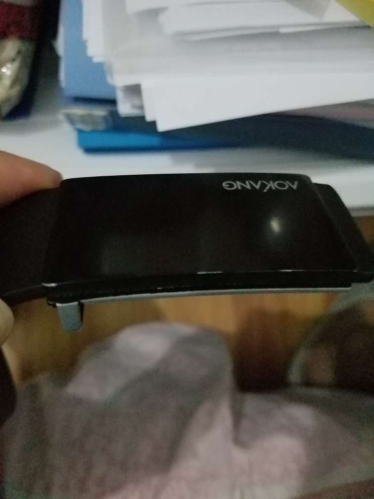 很失望,扣头掉漆了啊,感觉被奥康坑了,难得我这么相信奥康,你丫该不会是假奥康吧,扣头掉漆,扣头掉漆,扣头掉漆,重要的事情说三遍,白色地方就是掉漆了