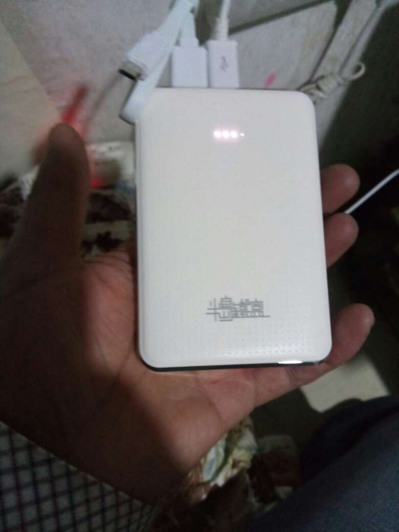 包装不错,很轻巧!期待容量足够!