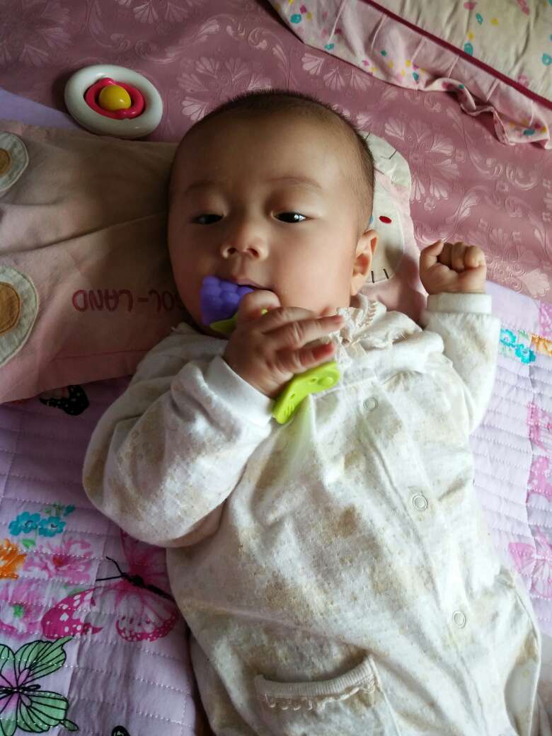 还可以,有塑料味,整个都是软软的。