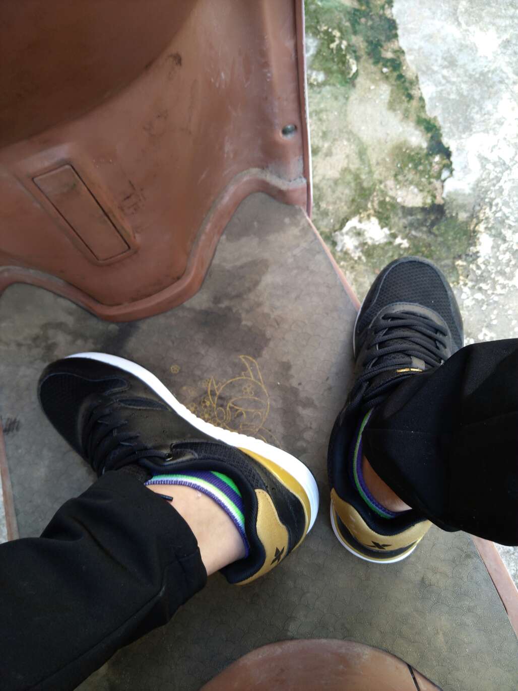 鞋子很好看,也挺合脚,没啥味道