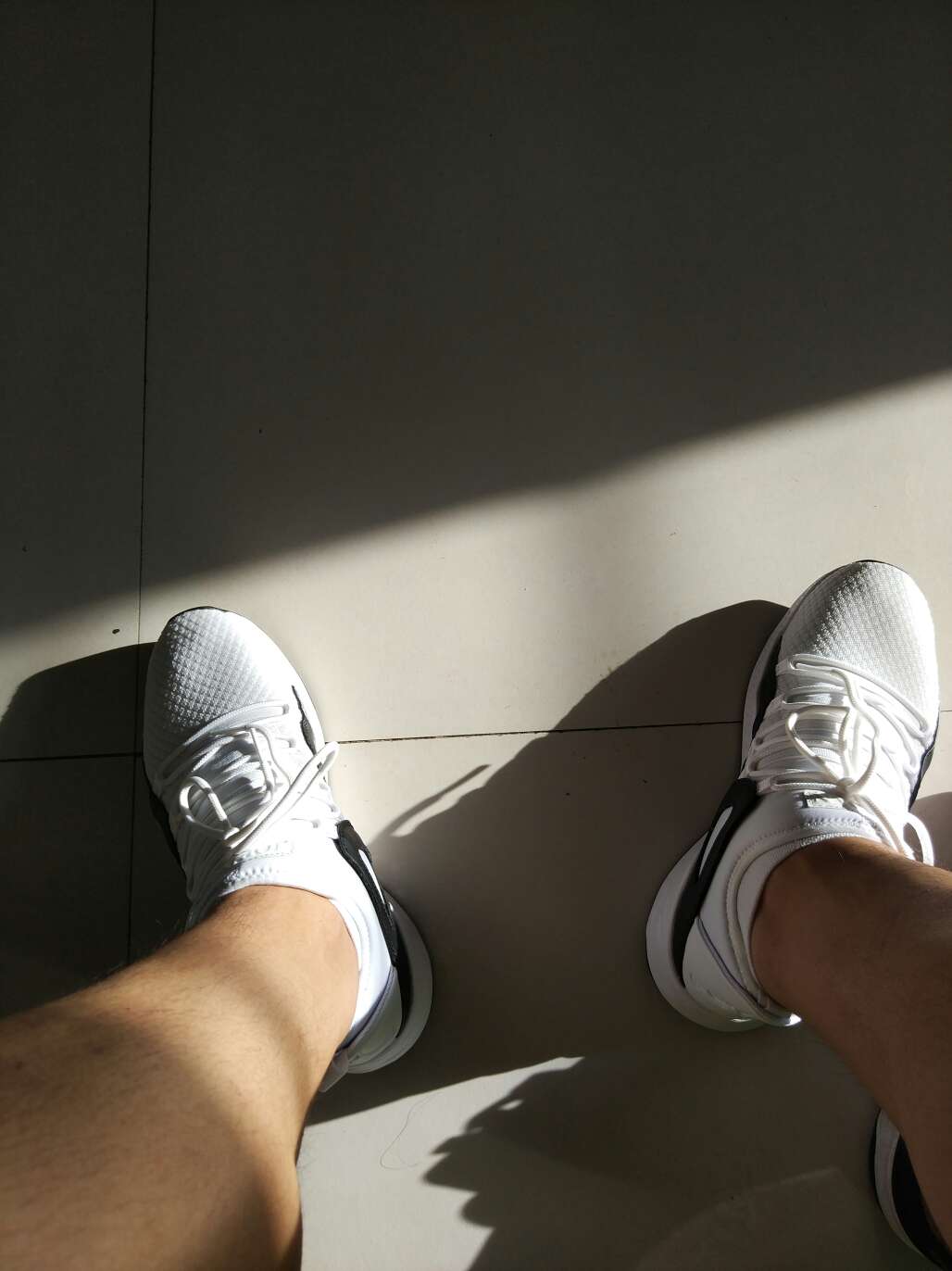 鞋码偏小鞋子很紧,并没有感受到气垫,感觉一般