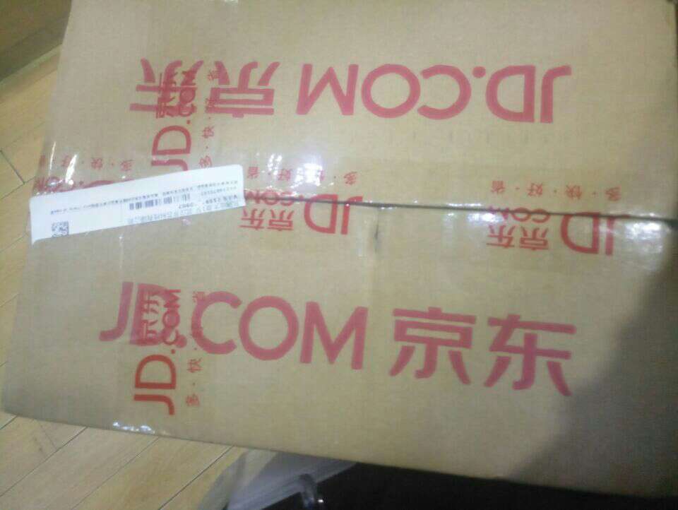 趁着搞活动一起买了好多本书,整整一大箱子,非常重,辛苦快递小哥了~