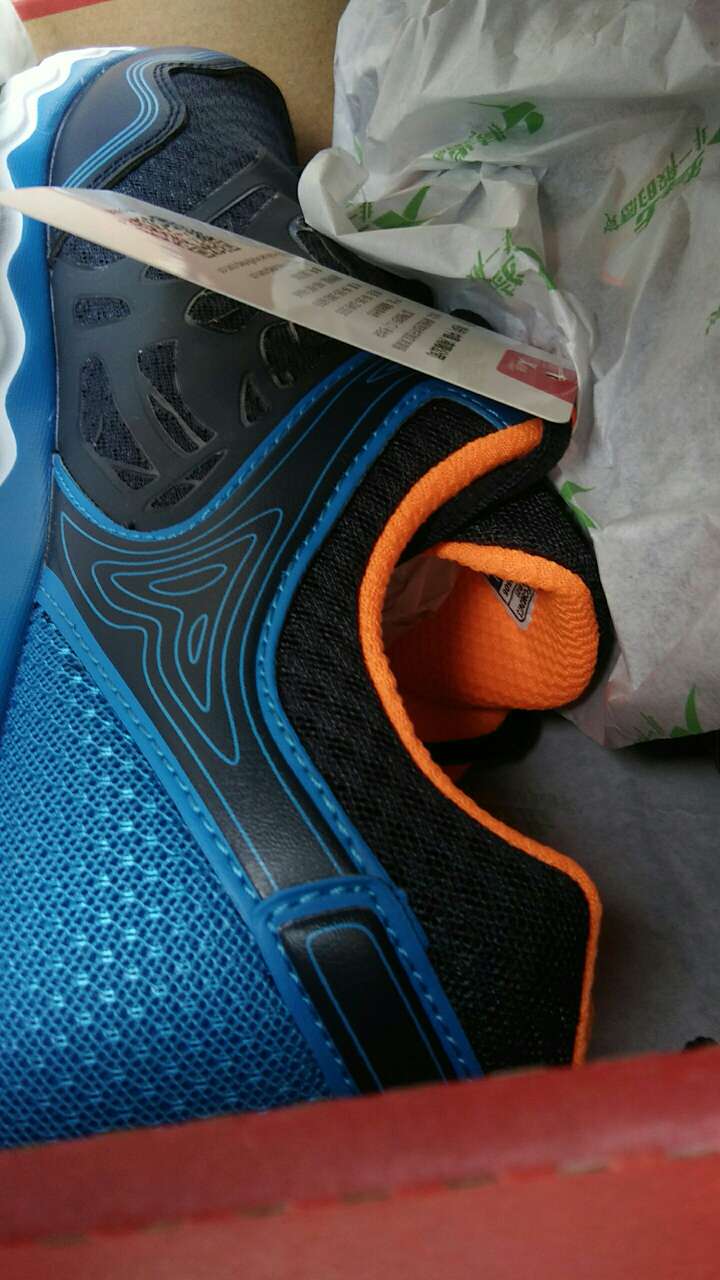鞋子刚到手,外观不错,毕竟是特步鞋,好了在拍一双