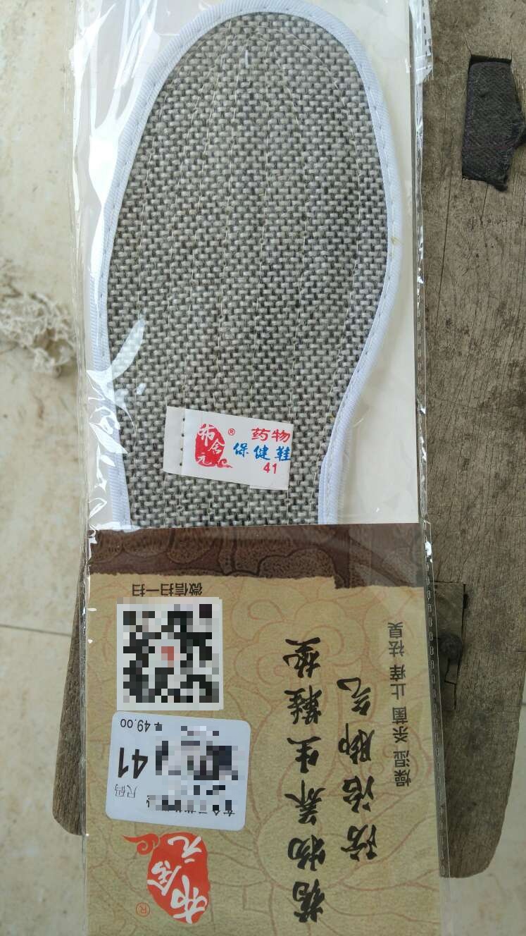 以前买了双布舍的鞋子,40码的但配的鞋垫却短了一截,又买了双41的鞋垫刚刚好。