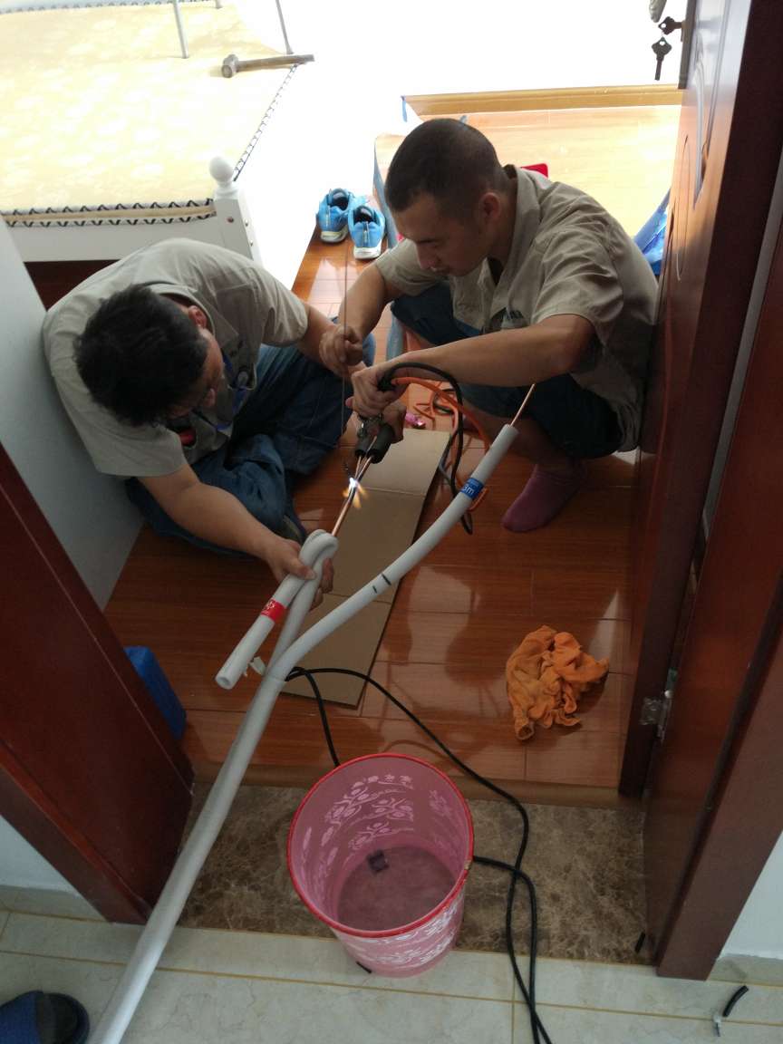 安装环境比较困难还好一次性成功,师傅都挺专业,服务也好,一次不错的购物,空调功能还行,慢慢用吧看,十年保修