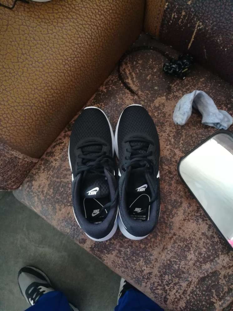 可以可以 是正品 穿得也很舒服 码数刚刚好买对了 不错不错