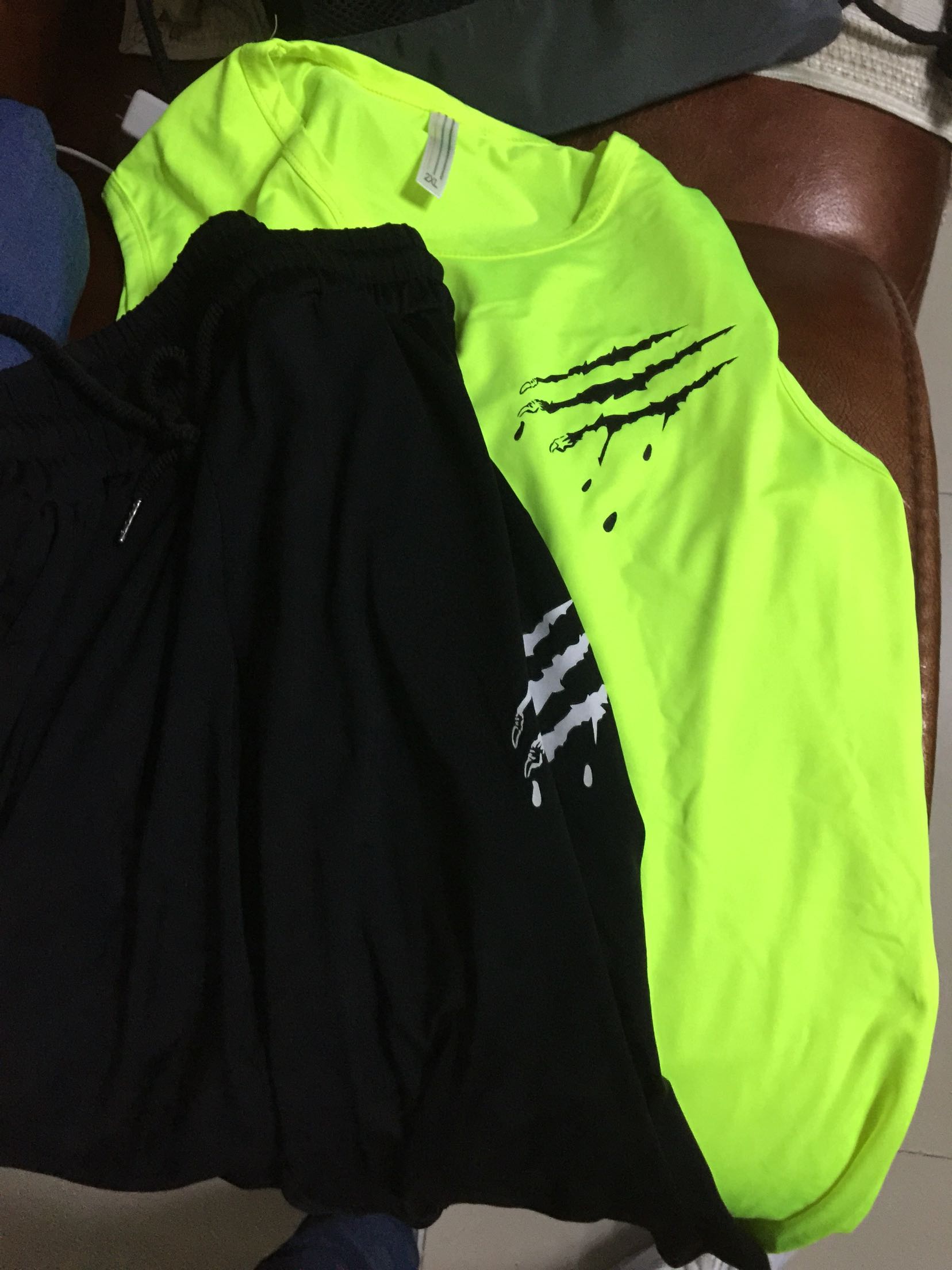 衣服质量很好,儿子也爱穿 。物流快递很快,值得买