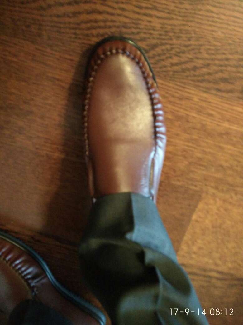不错,按照小一号码买,刚刚好。穿着舒服。